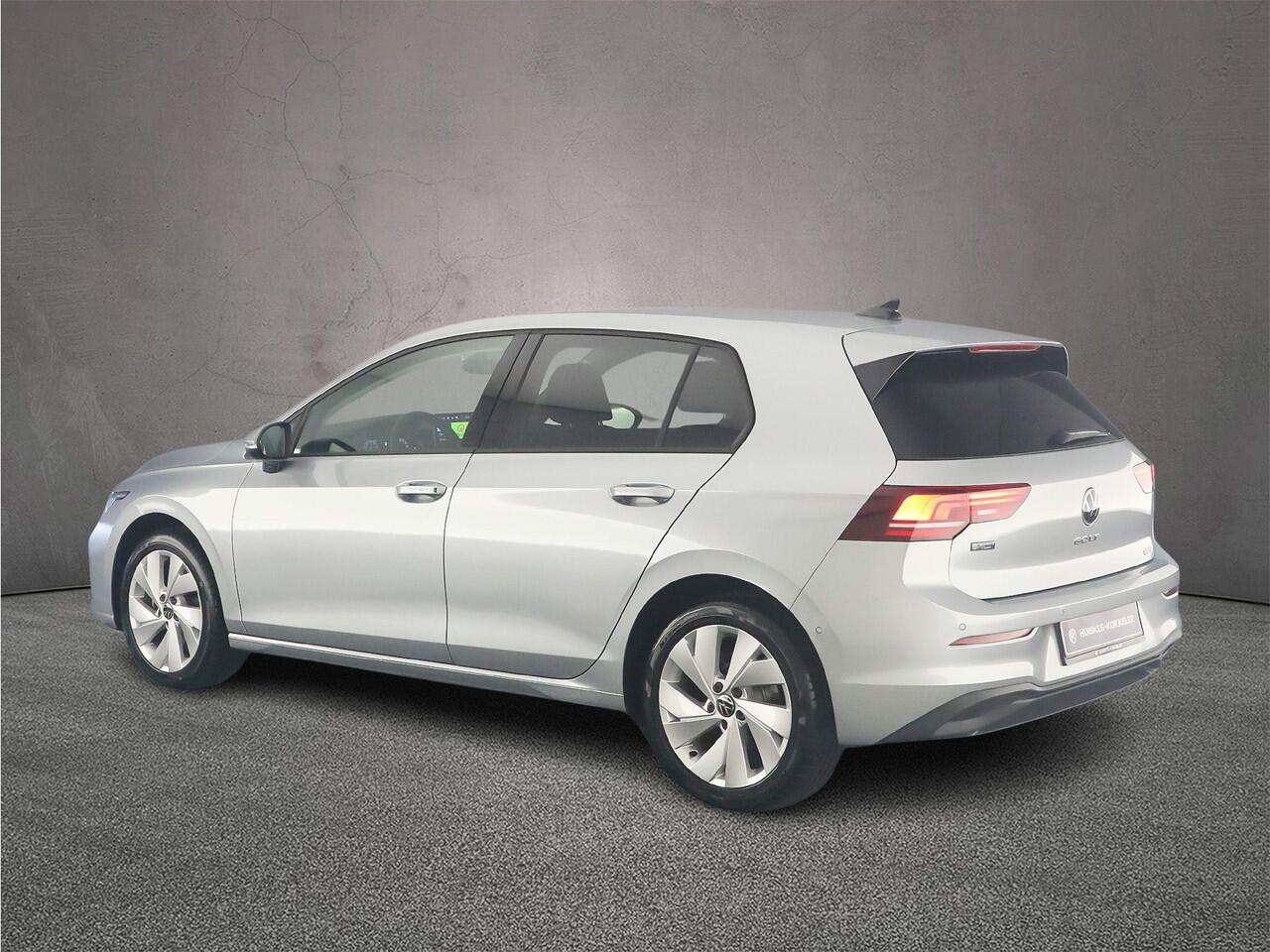 Volkswagen GOLF Life Edition 1.5 eTSI 115pk DSG Automaat Adaptive cruise control, Achteruitrijcamera, LED koplampen, Stoelverwarming, Parkeersensoren, App connect