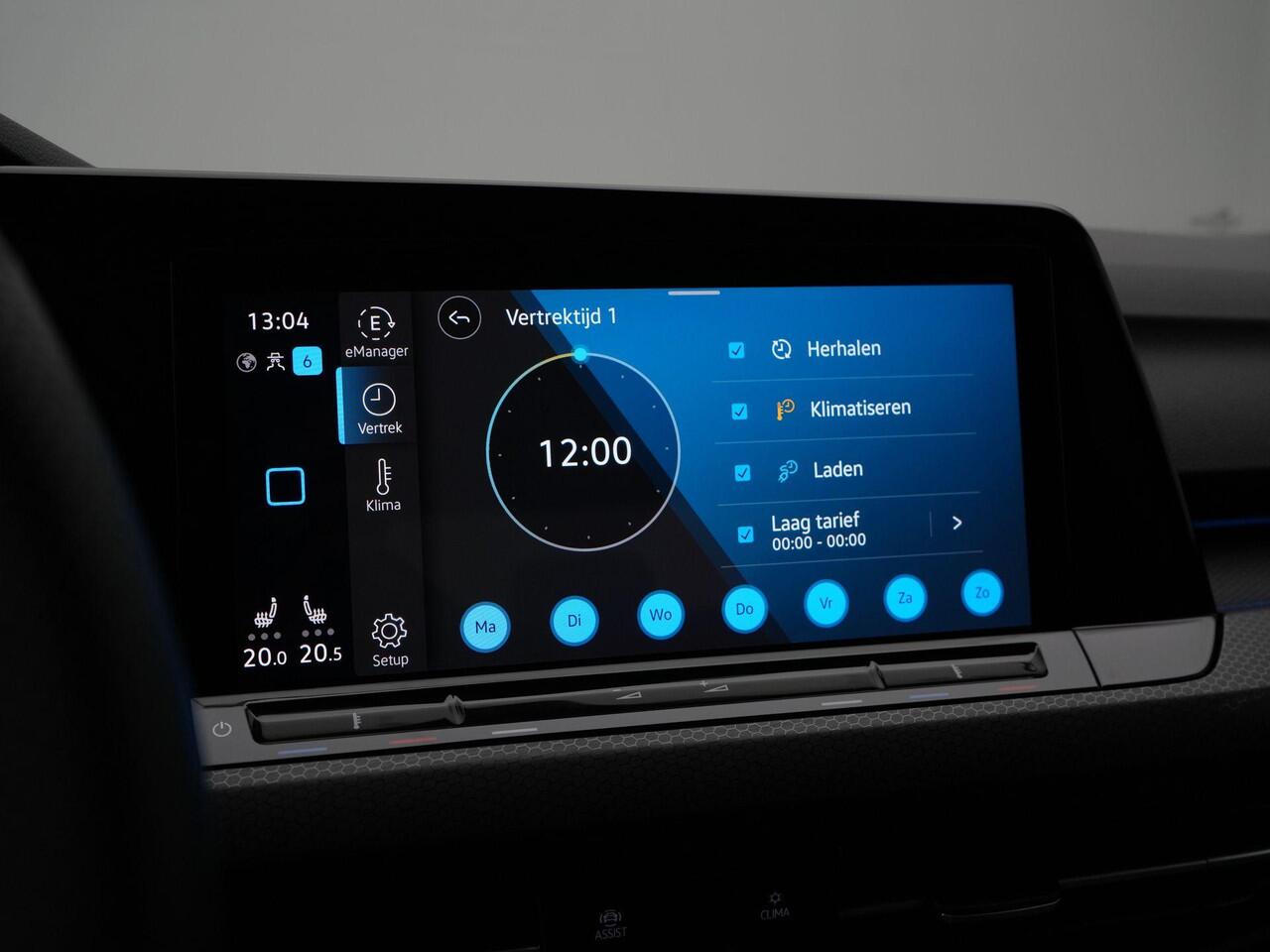 Volkswagen GOLF 1.4 eHybrid 245 pk DSG GTE | Panoramadak | Trekhaak | IQ Light | Stuur-/stoelverwarming | Head-up display | Achteruitrijcamera