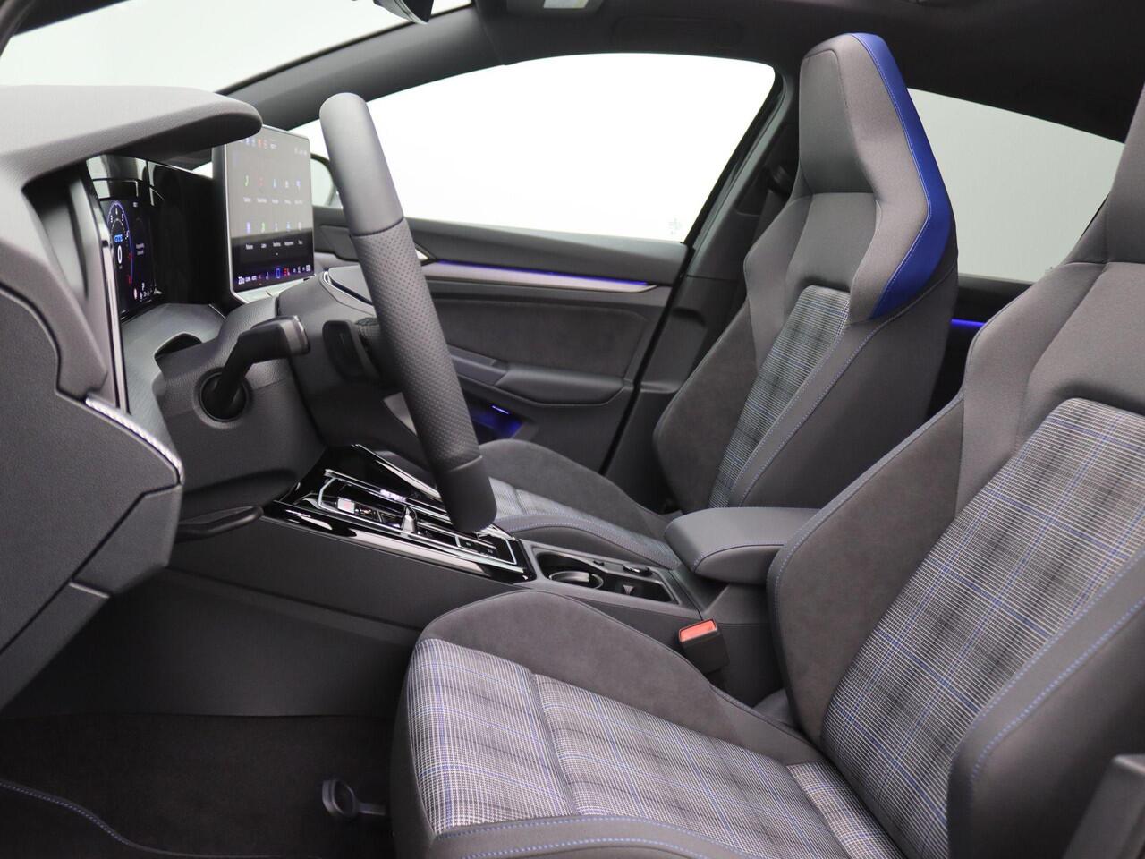 Volkswagen GOLF 1.5 eHybrid GTE 272PK DSG Pano-Schuifdak, 360gr. Camera, Adaptieve Cruise Controle, Keyless, Side Assist, Alarm, Stoel-Stuurverwarming, Trekhaak, 18" LM Velgen