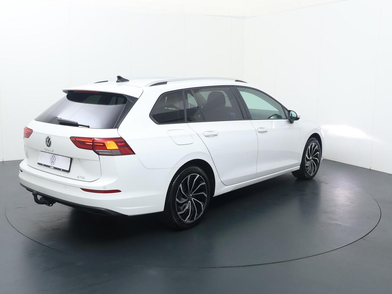 Volkswagen GOLF Variant 1.0 eTSI Life | 110 PK | Automaat | Adaptive cruise control | Apple Carplay/Android Auto |