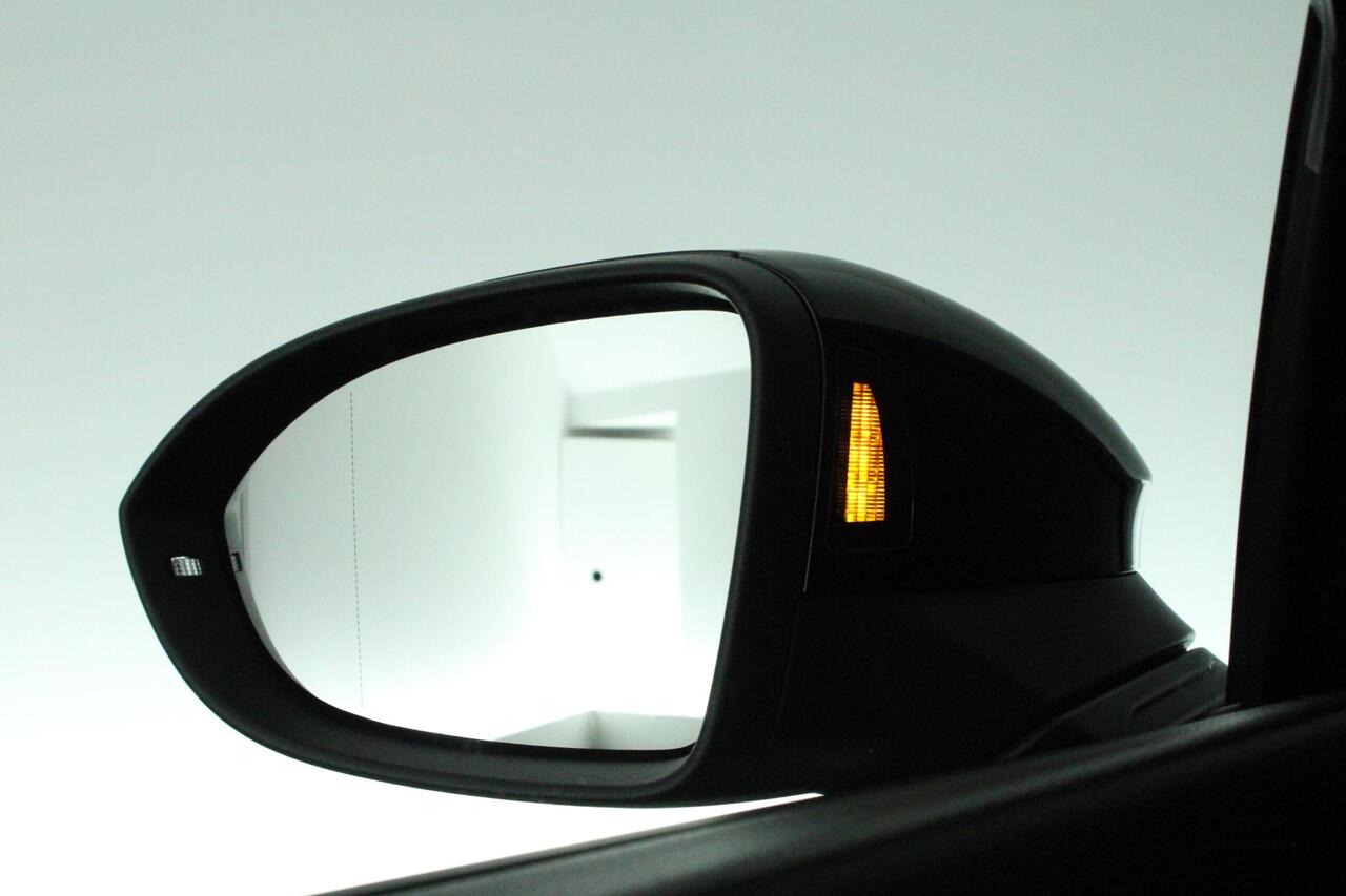 Volkswagen GOLF 2.0 TSI 320pk R 4Motion harman/kardon Camera DCC Head-Up Keyless Virtual Cockpit Navigatie