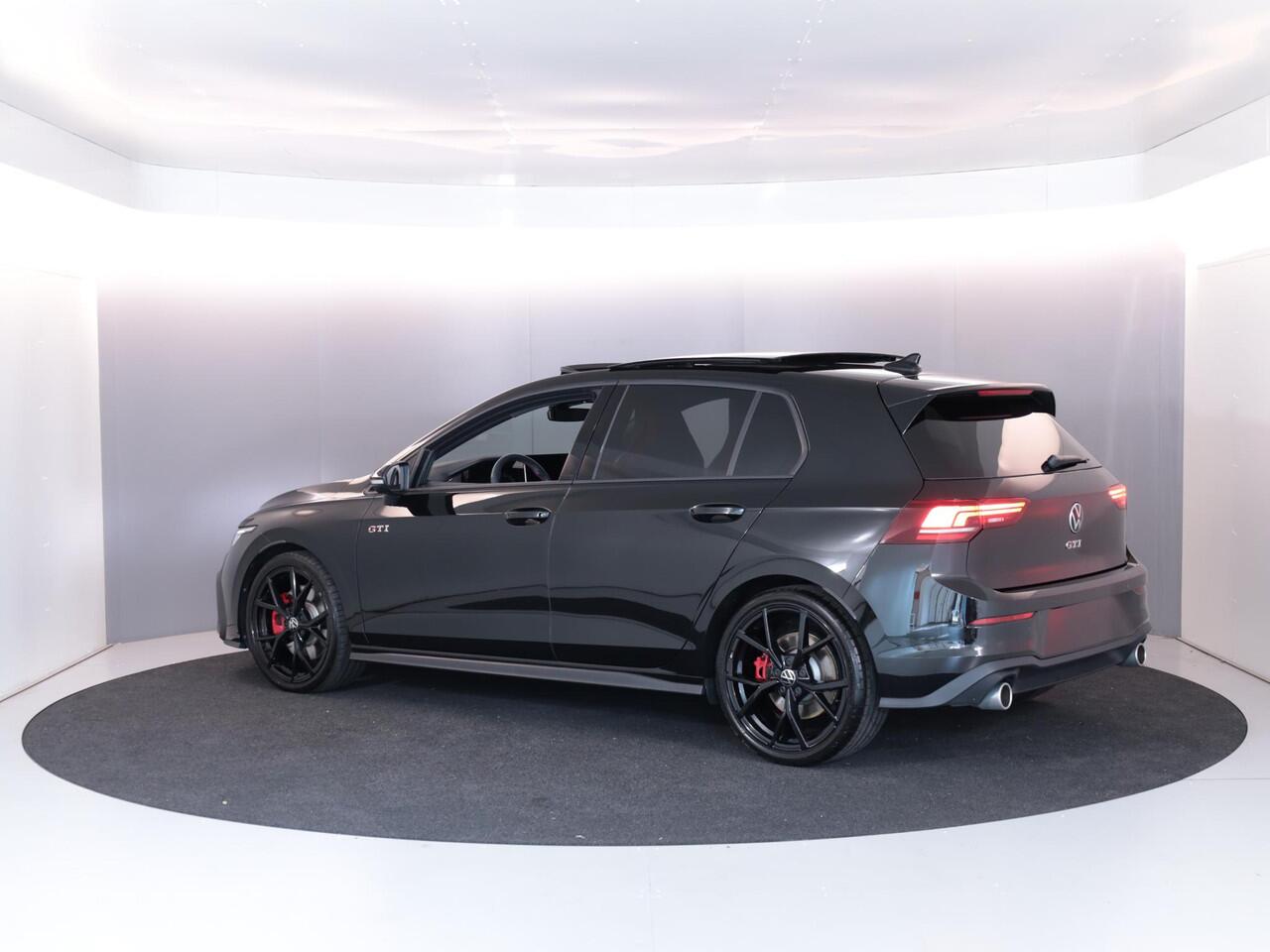 Volkswagen GOLF 2.0 TSI GTI 265PK DSG | Verlengde garantie | Panorama dak | Head up Display | Blackstyle | 19"LM velgen |