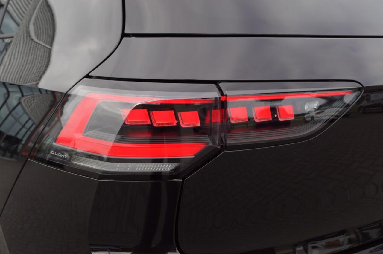 Volkswagen GOLF GTI DSG 265pk Facelift / Leer/ Panodak / Black/ 19 Inch/IQ LED Matrix/ Harman Kardon/Head-up