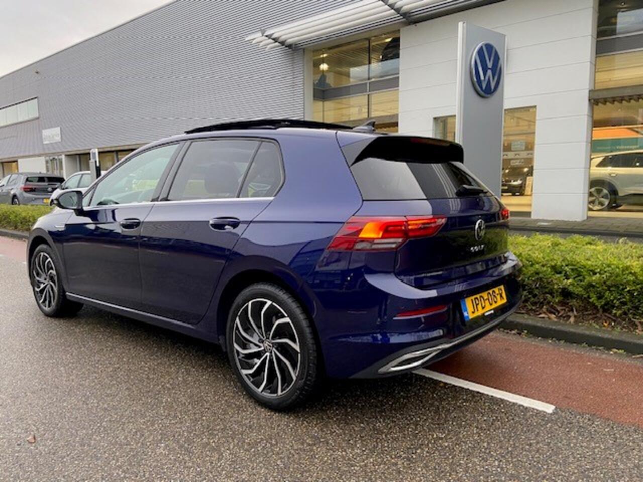 Volkswagen GOLF 1.5 eTSI 150pk DSG Style / Panoramadak / 17" LMV / Elek. Stoelverstelling met Memory Bestuurder / Navi Pro / Camera / Keyless / Alarm / Stuur en Stoelverwarming