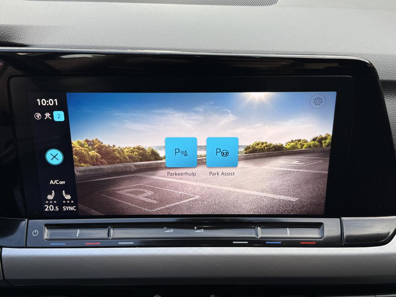 Volkswagen GOLF 1.5 eTSI Style Automaat PanoSchuifdak Navi Carplay