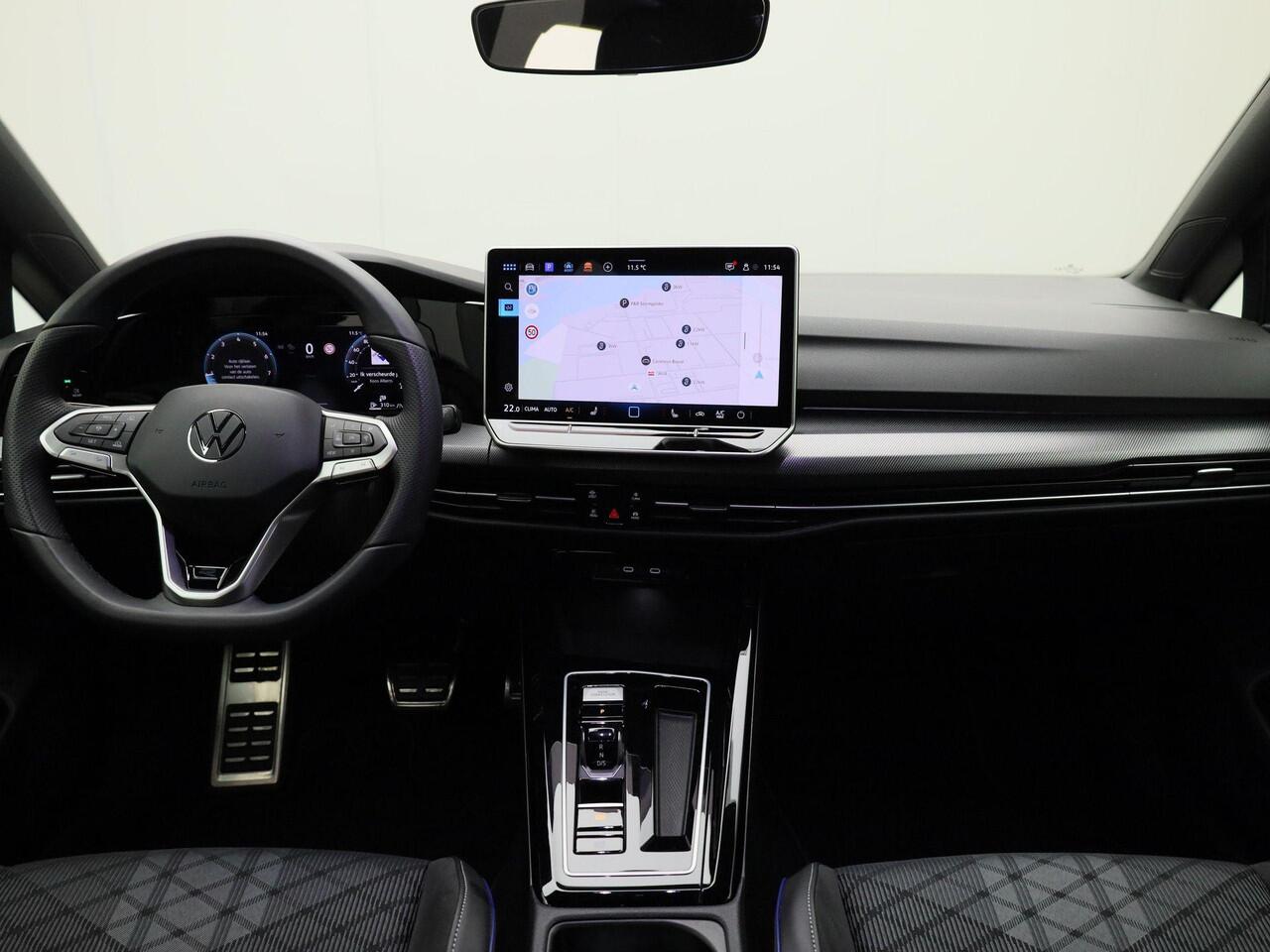 Volkswagen GOLF 1.5eTSI/150PK R-Line DSG · Navigatie · Apple/Android Car Play · Camera + Parkeersensoren · Garantie t/m 19-09-2026