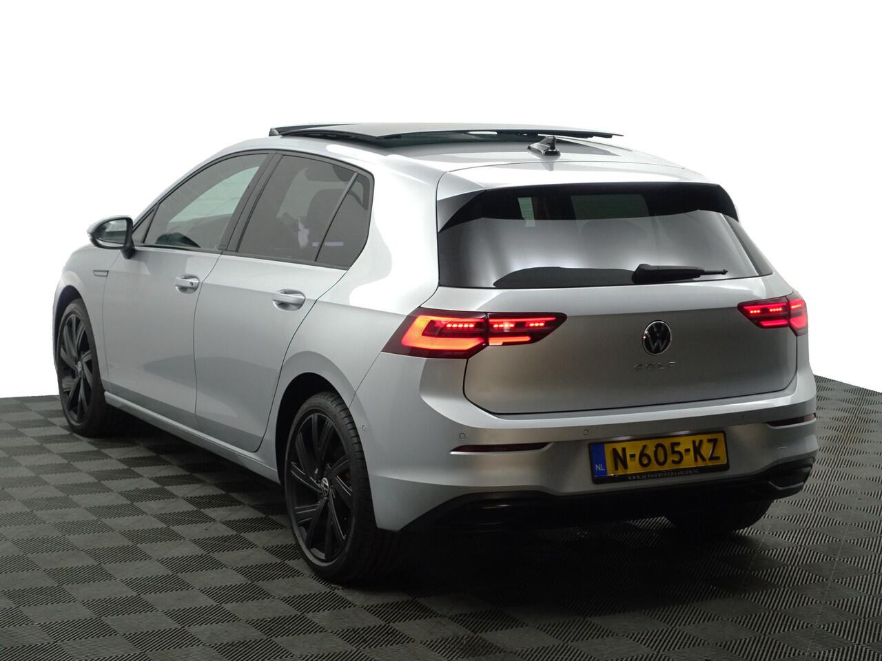 Volkswagen GOLF 1.5 eTSI R Line Aut- NAP 10dkm, Panoramadak, Sfeerverlichting, Camera, Ergo Active, Stoelmassage