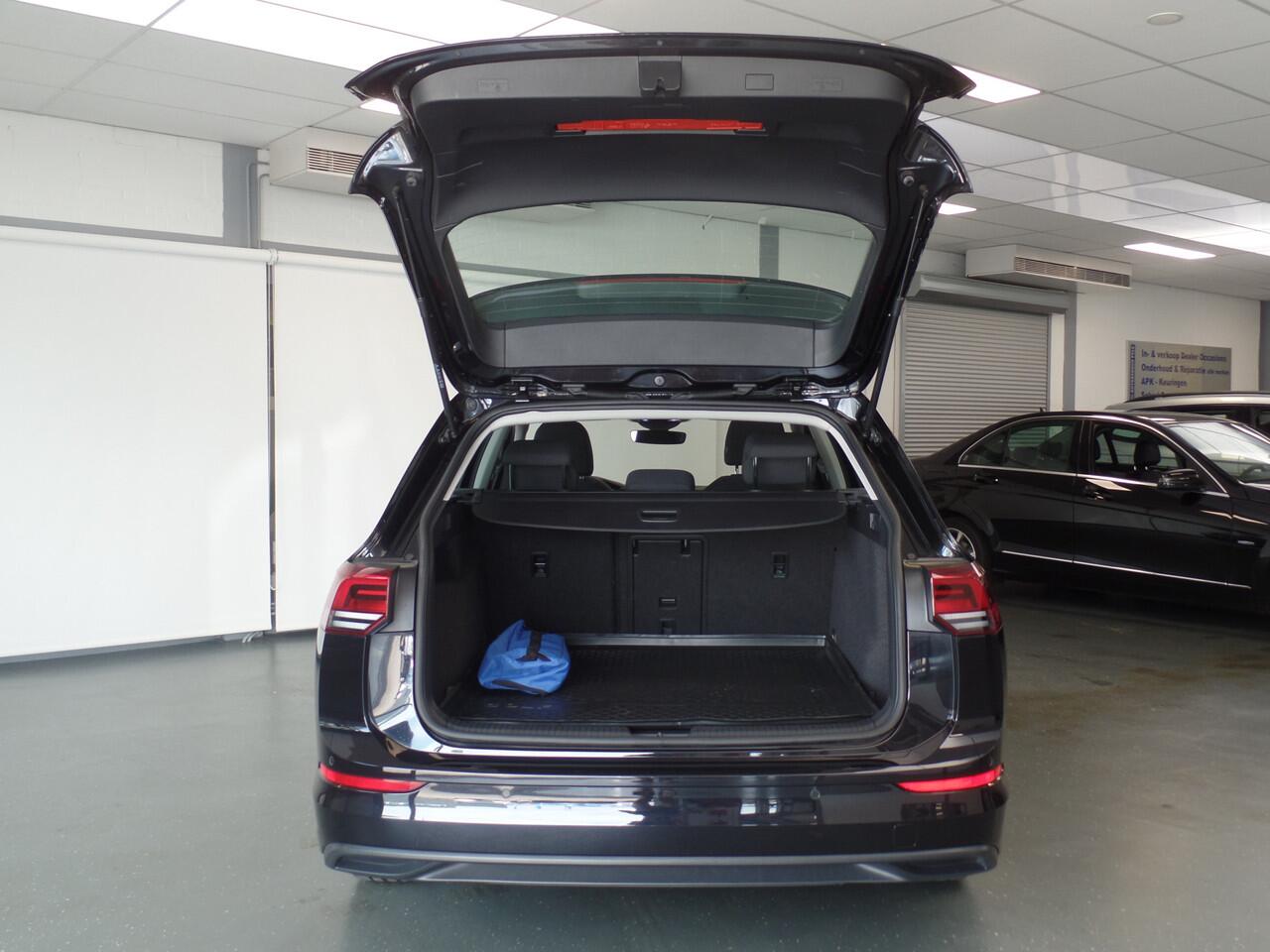 Volkswagen GOLF Variant 1.0 eTSI Life Business Automaat, Navigatie, Clima controle, Cruise controle, Alcantara bekleding, Stuurverwarming, Stoelverwarming, Massage stoel, Xenon, Elek ramen, Pdc V/A, Lm velgen 16'', Zeer compleet, Neder Bovag afleverpakket 695,-