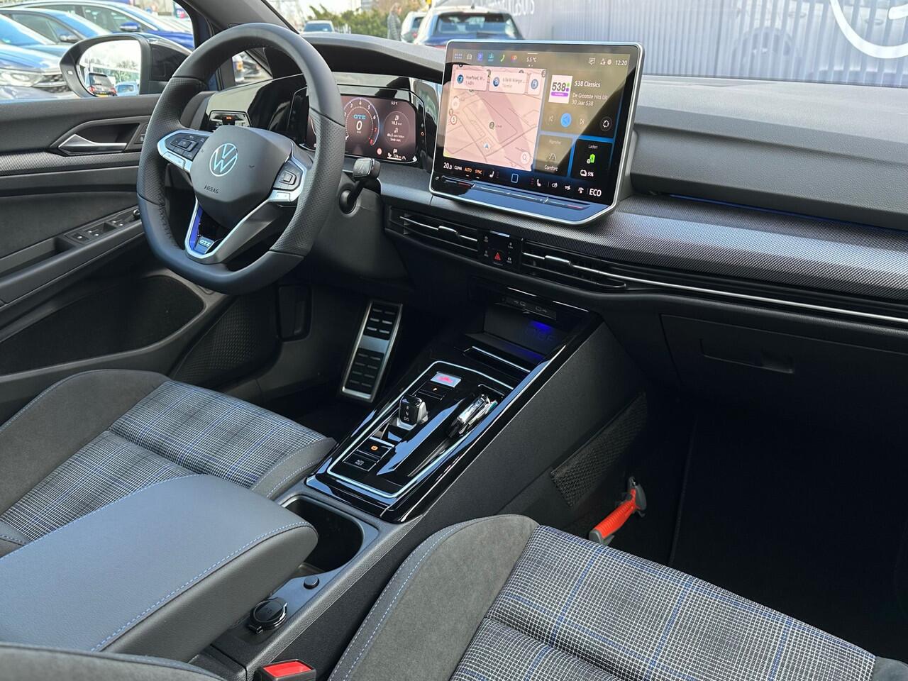 Volkswagen GOLF GTE 1.5 eHybrid 272pk DSG Panoramadak / Demonstratieauto