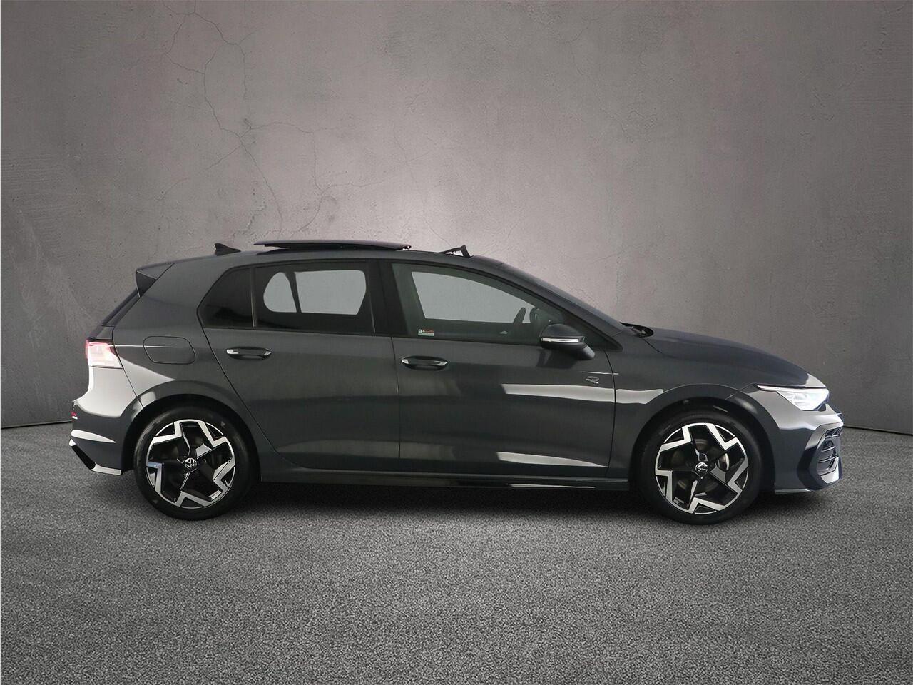 Volkswagen GOLF R-Line Edition 1.5 eTSI 150pk DSG Automaat Panoramadak, Harman Kardon audio, LED matrix koplampen, Adaptive cruise control, Achteruitrijcamera