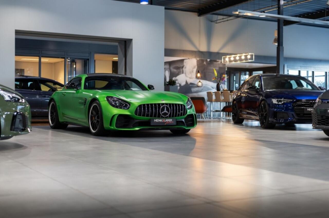 Volkswagen GOLF GTI DSG 265pk Facelift / Panodak / Black/ 19 Inch/ IQ LED Matrix/ Harman Kardon/ Camera