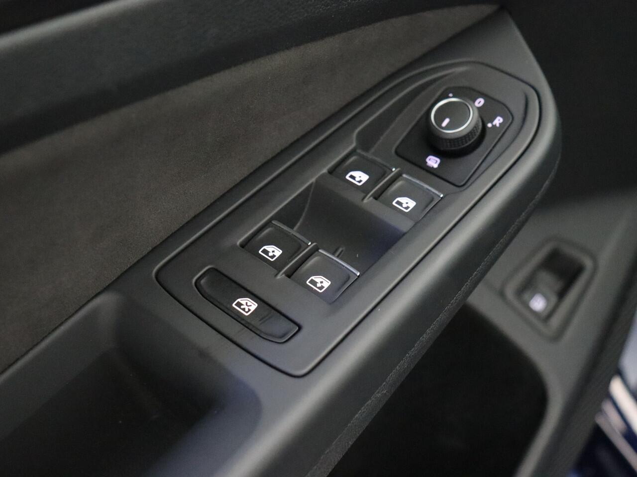 Volkswagen GOLF 1.4 eHybrid GTE (NL-Auto / Pano / Stuur-Stoelverw. / IQ / ACC / Navi / Carplay)