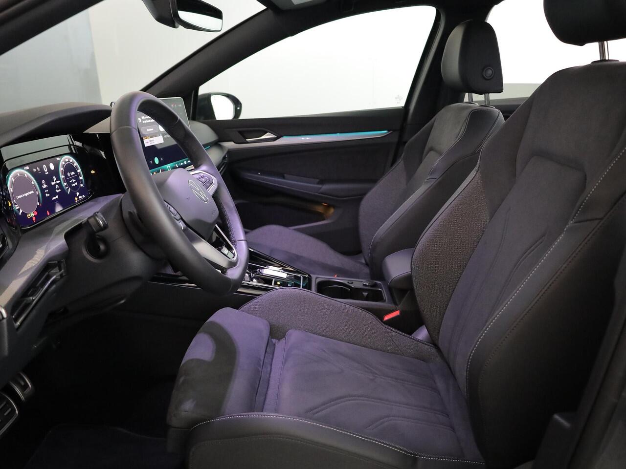 Volkswagen GOLF 1.5 eTSI 50 Jahre Edition 150 pk Automaat (DSG) | Navigatie | Panoramadak | Parkeersensoren | Achteruitrijcamera | Matrix LED koplampen | Stoelverwarming |