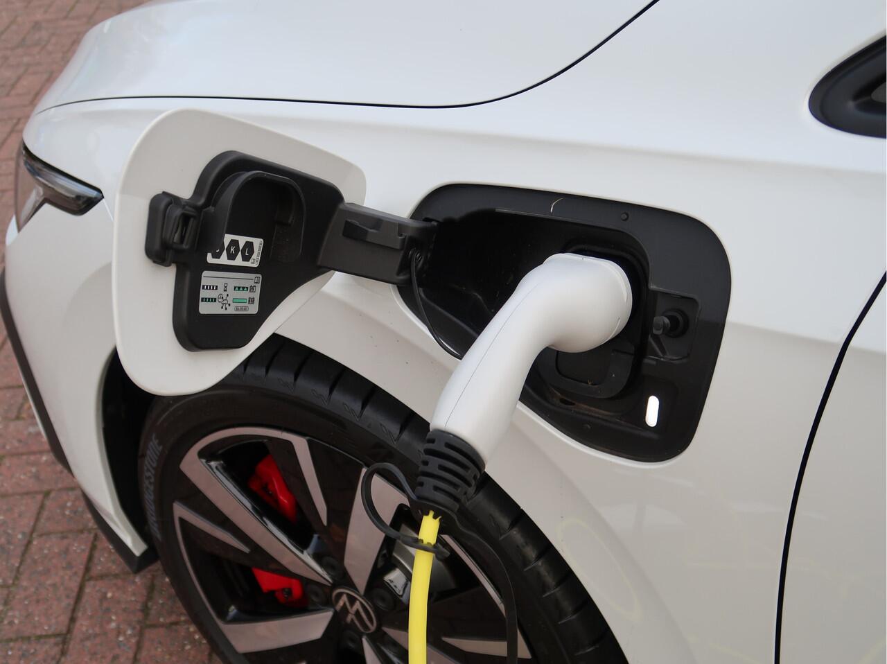 Volkswagen GOLF 1.5 eHybrid GTE Sport 272pk | DCC | Matrix | HUD | Black-Style