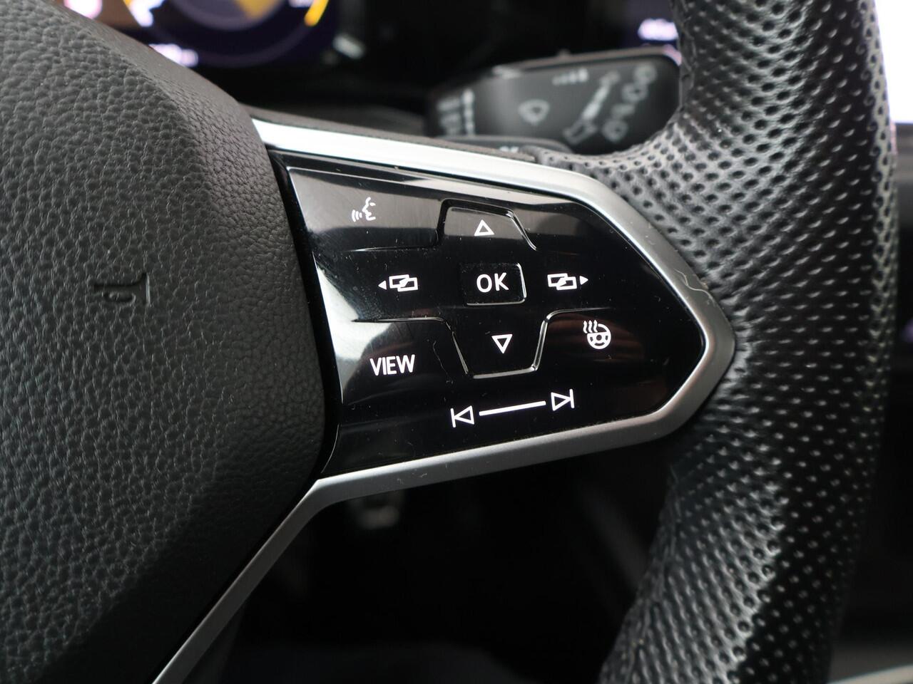 Volkswagen GOLF 1.5 eTSI R-Line | 150 PK | Automaat | Multifunctioneel stuurwiel | Stoelverwarming | Achteruitrij camera |