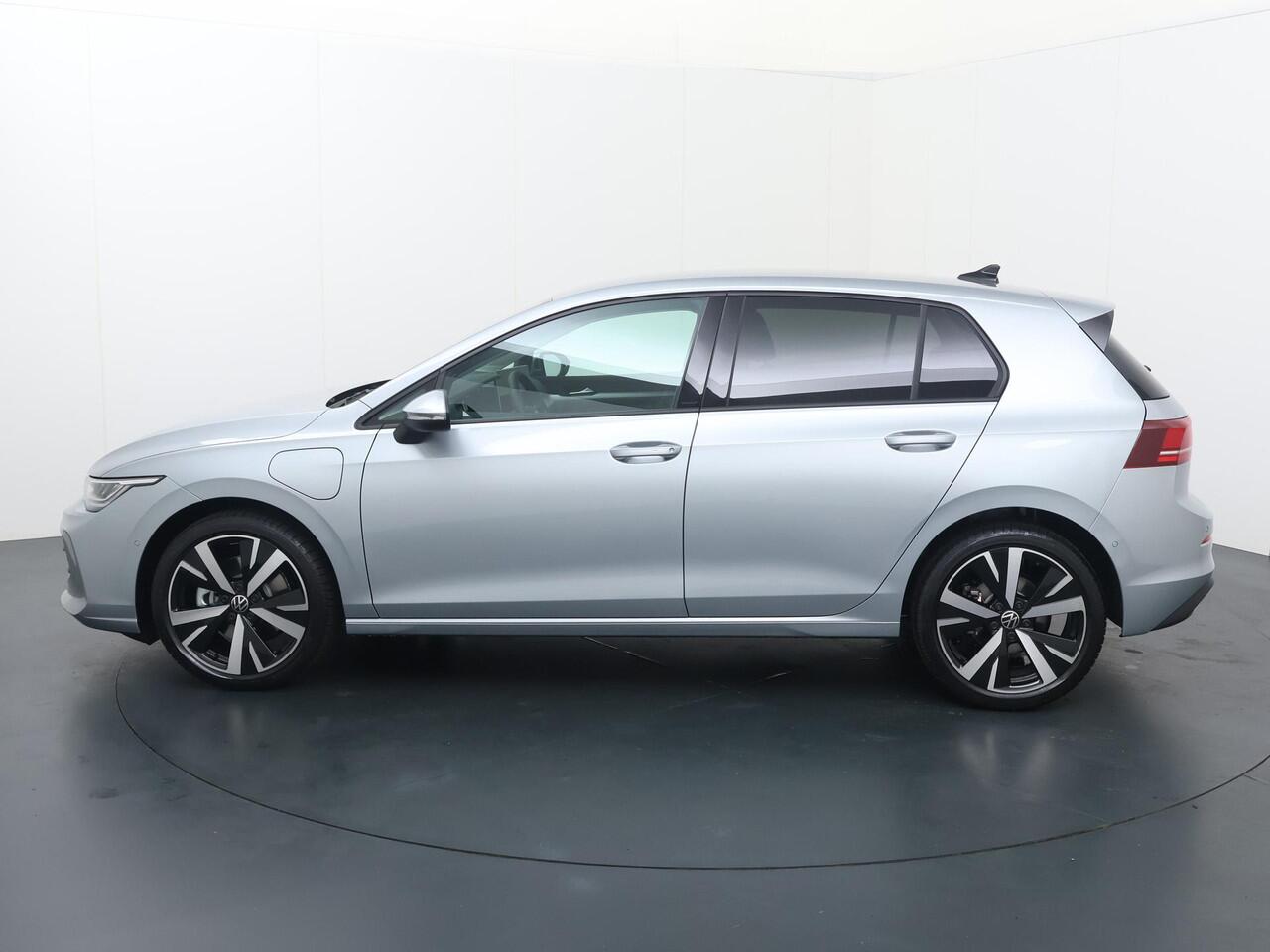 Volkswagen GOLF 8 Life Edition 1.5 eHybrid 150 kW / 204 PK Hatchback DSG