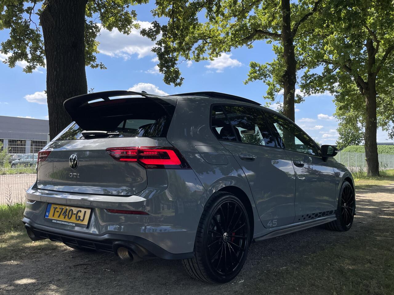 Volkswagen GOLF 2.0 TSI GTI ClubSport 45 Jahre | 301 pk | Achteruitrijcamera | Stoel/stuur verwarming | Cruise adaptief |
