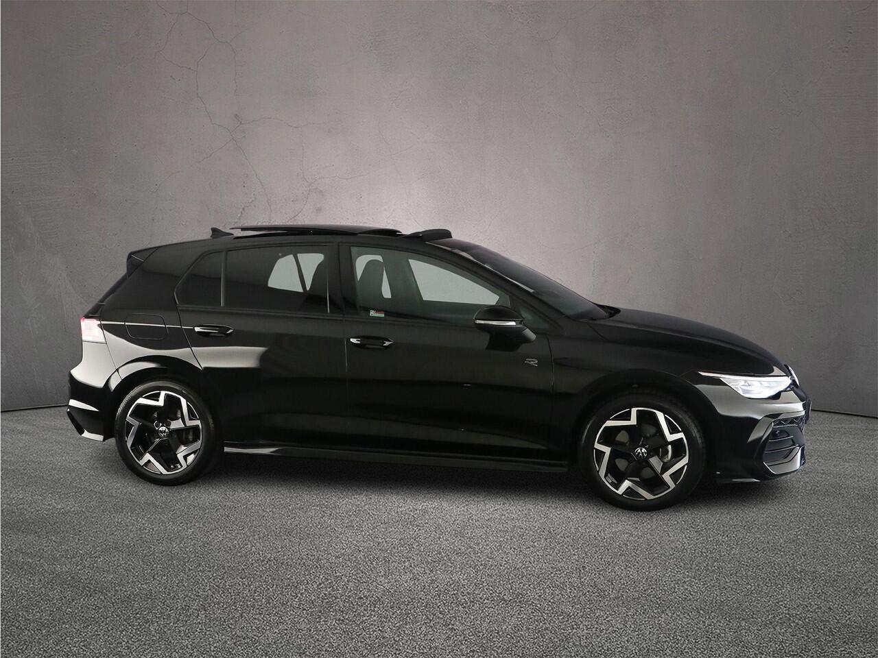 Volkswagen GOLF R-Line Edition 1.5 eTSI 150pk DSG Automaat Panoramadak, LED matrix koplampen, Harman Kardon audio, Adaptive cruise ontrol, Achteruitrijcamera