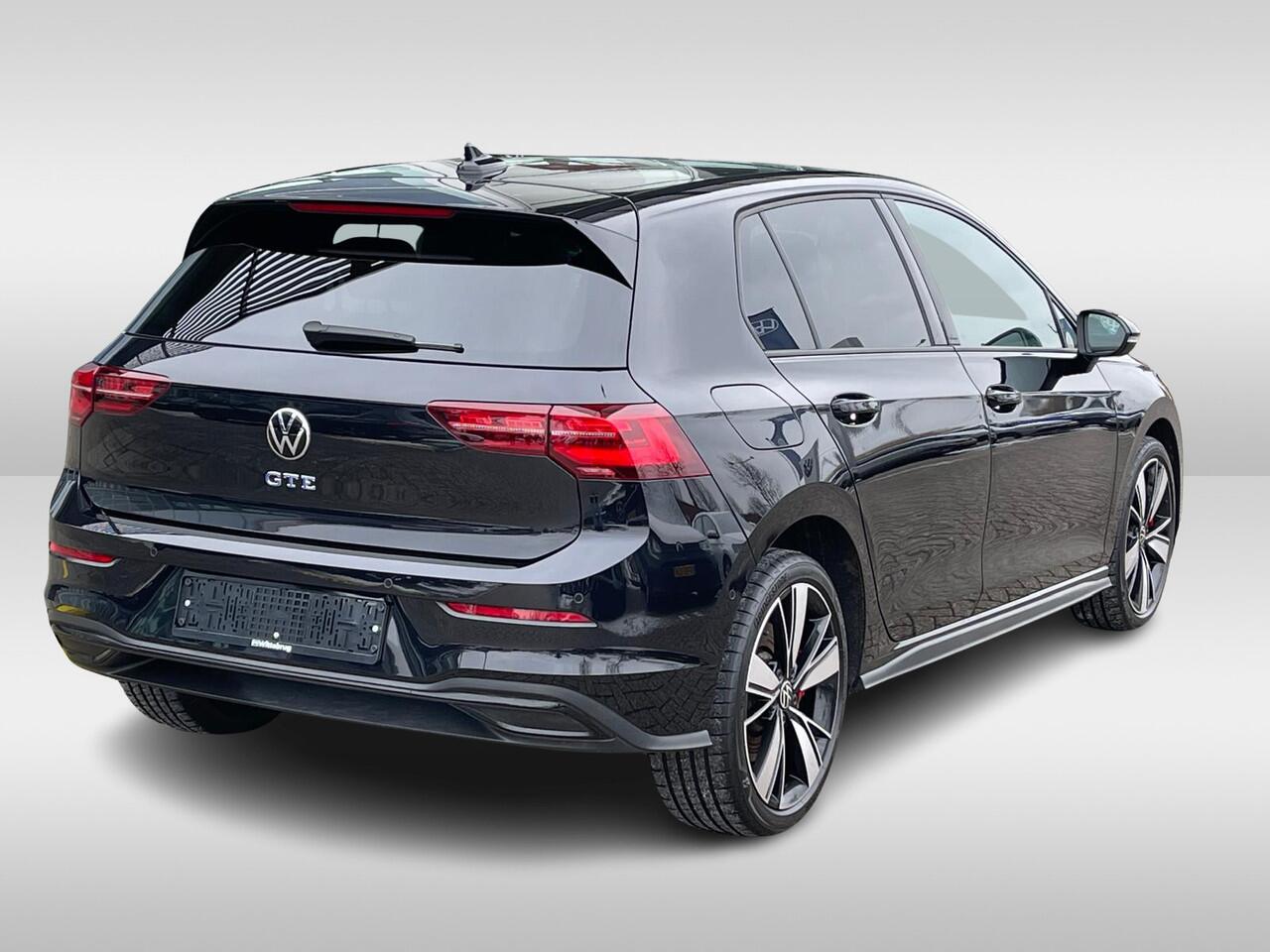 Volkswagen GOLF 1.4 eHybrid 245PK DSG GTE / Panoramadak / Black Style / Leer / Matrix-Led / Digital Cockpit Pro / 18'' LMV / VW