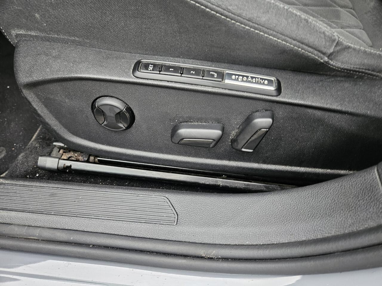 Volkswagen GOLF 1.5 eTSI Style