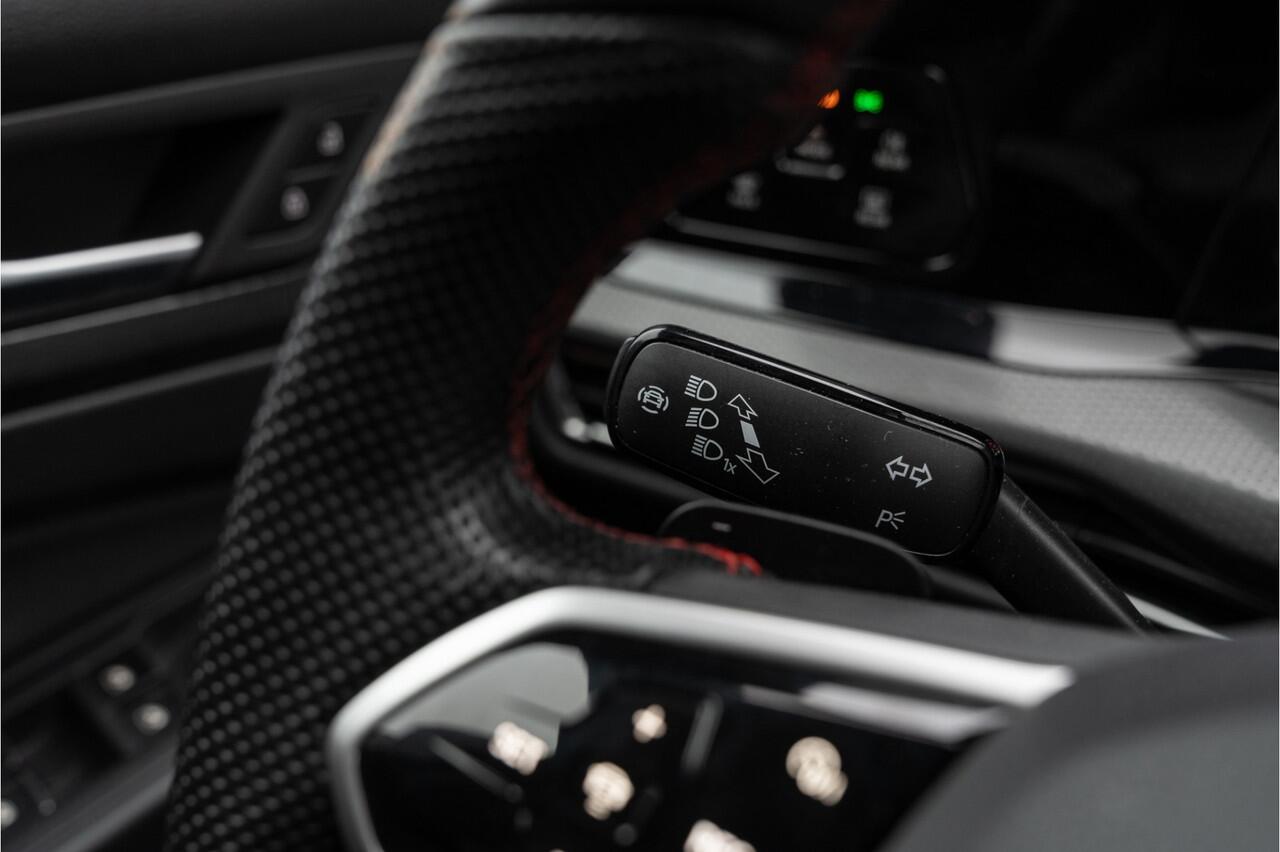 Volkswagen GOLF GTI Clubsport | 300PK | Pano | Keyless | IQ Light | Nardo | Camera | Lane & Side Assis | DCC | Sound