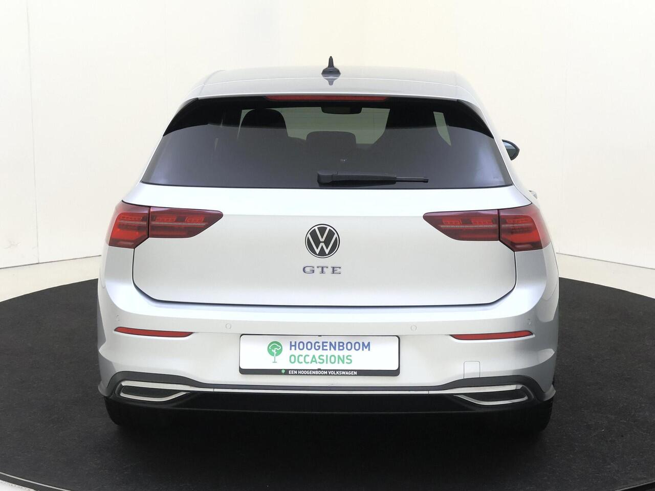 Volkswagen GOLF 1.4 eHybrid GTE | Trekhaak | Dodehoek detectie | Stoel- en stuurwielverwarming | Achteruitrijcamera | Adaptieve cruise control | CarPlay | Full LED verlichting | 3-zone airco |