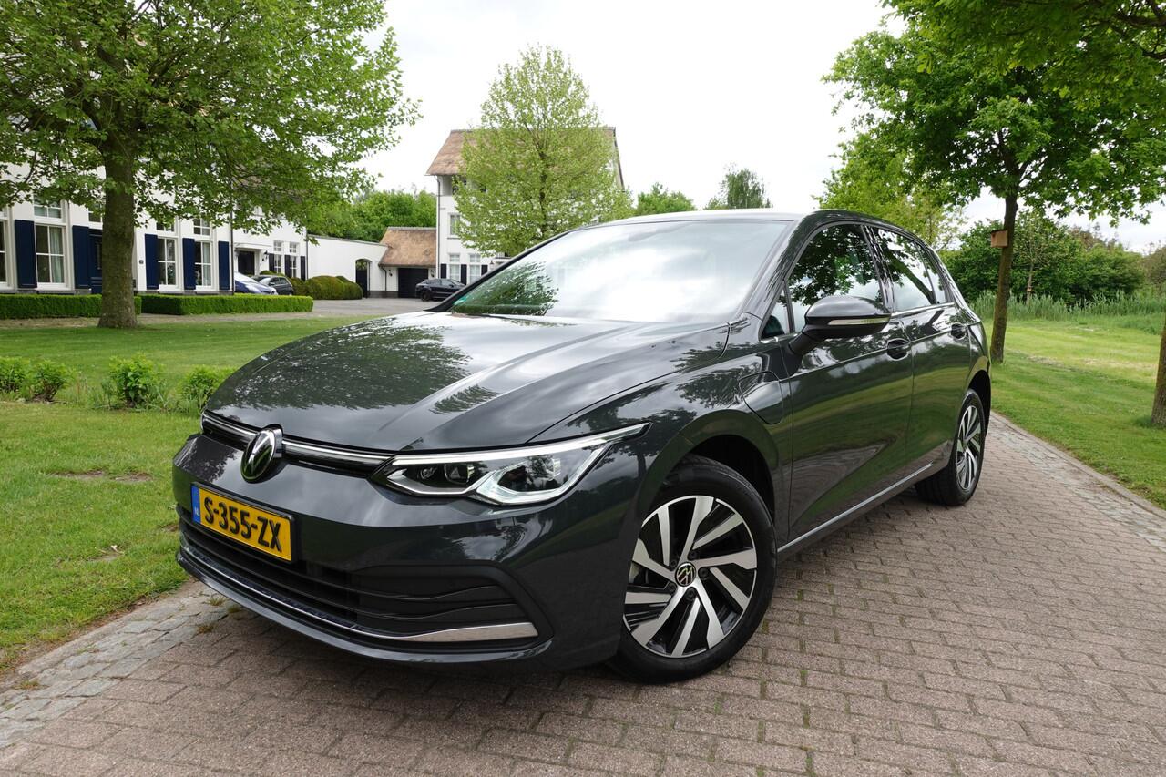 Volkswagen GOLF 1.4 eHybrid Style | Massage stoelen | LED | Adaptive cruise control | Stuur verwarming | Elektrische stoelen met geheugen |