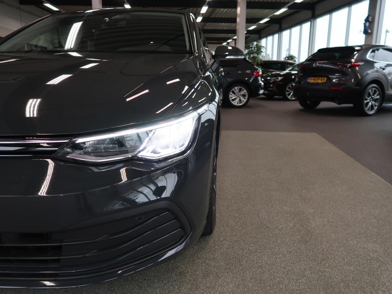 Volkswagen GOLF 1.0 eTSi 110pk DSG Life 5-drs. CAMERA/KEYLESS/WINTERPACK/CARPLAY/17INCH