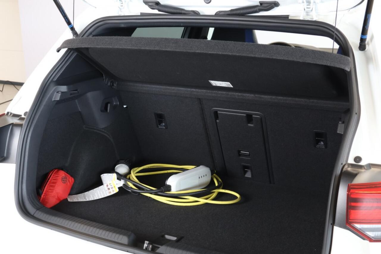 Volkswagen GOLF 1.4 eHybrid GTE 245PK - LED - 18 inch R-Line velgen - Winter pakket