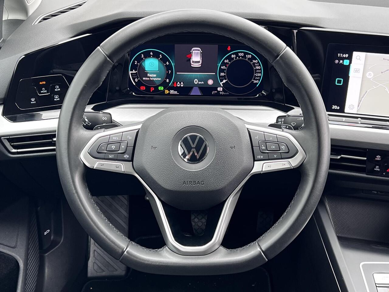 Volkswagen GOLF Variant 1.5 eTSI Life Business Automaat / Trekgewicht 1.400 kg / Navigatie / Apk tot 11-2027 /Digitaal dashboard / Climate control / Navigatie / Apple Carplay Android /