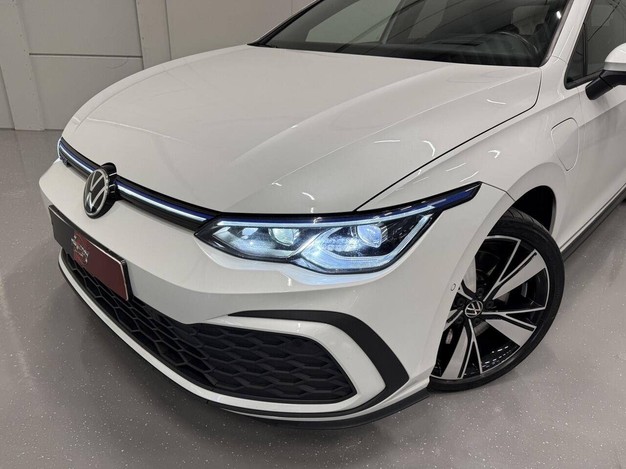 Volkswagen GOLF 1.4 eHybrid GTE PANO/HEAD-UP/IQ-LIGHT/TREKHAAK/CAMERA/ACC/STOEL+STUURVERW./SFEER/CARPLAY/18"/SOH 90,3%/VOLLEDIG VW DEALER HISTORIE, BIJ 92.000KM NOG GROTE OH BEURT GEHAD