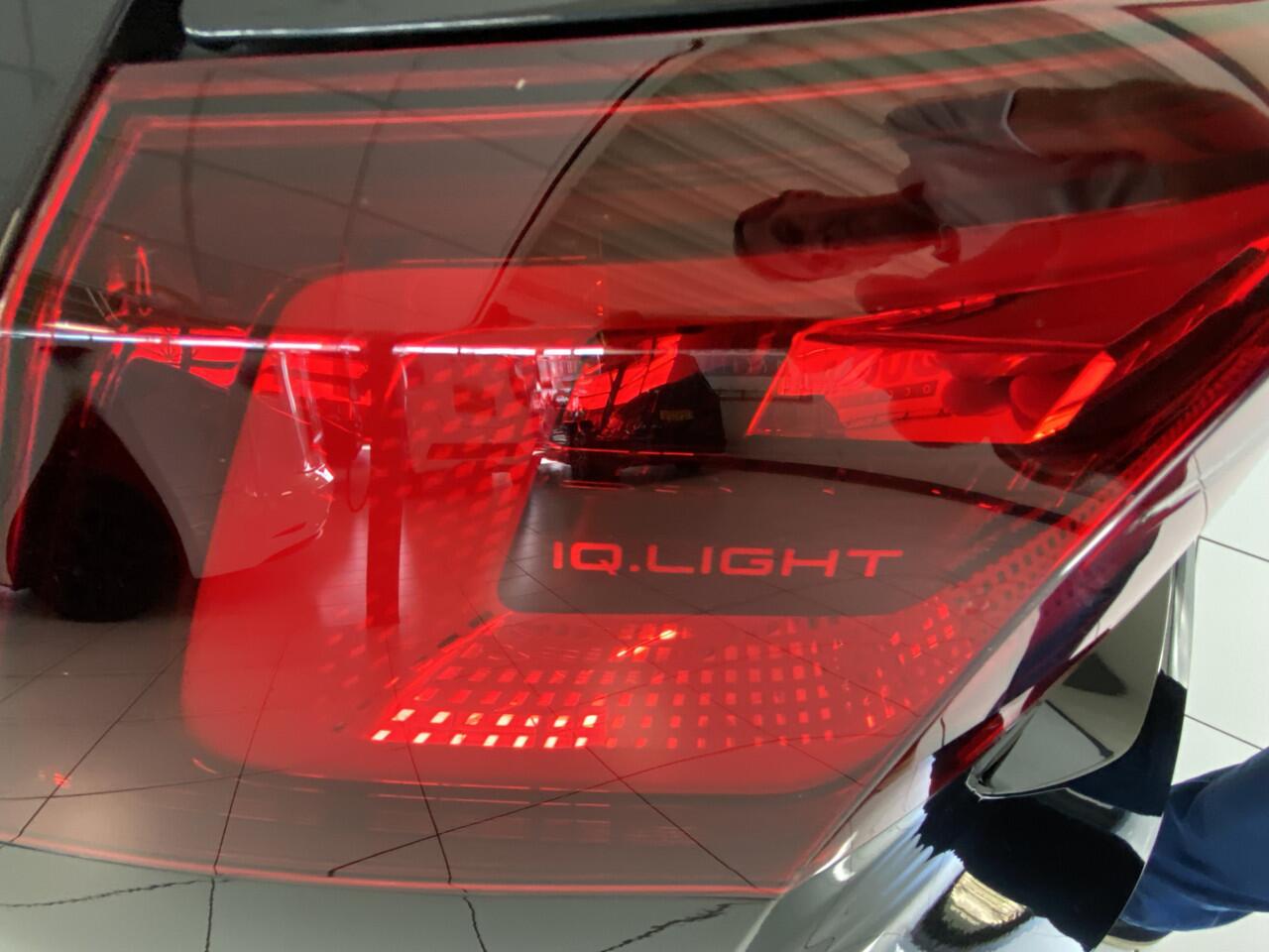 Volkswagen GOLF 1.4 eHybrid Style Panorama dak / / Apple Carplay android / 18 inch velgen