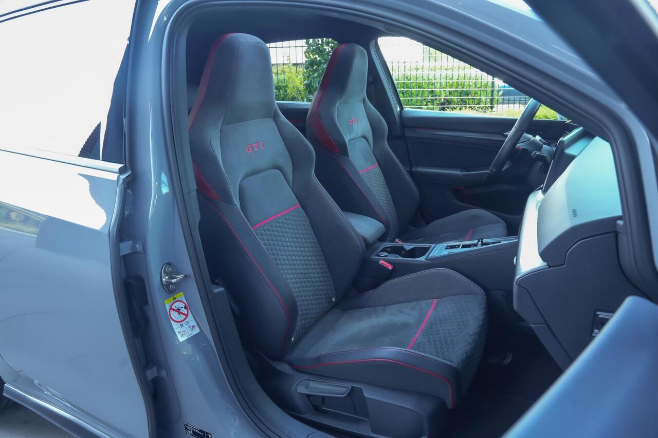 Volkswagen GOLF GTI Clubsport 45Jahre 2.0 300pk TSI |Akrapovic|panoramadak|parkeercamera|IQ Light|blind spot|ACC|stoelverwarming|19"|