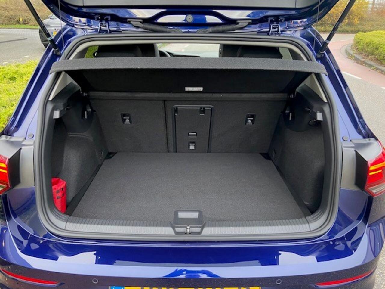 Volkswagen GOLF 1.5 eTSI 150pk DSG Style / Panoramadak / 17" LMV / Elek. Stoelverstelling met Memory Bestuurder / Navi Pro / Camera / Keyless / Alarm / Stuur en Stoelverwarming