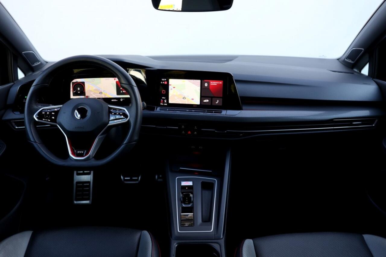 Volkswagen GOLF 2.0 TSI GTI - 245 pk **Pano / IQ Light / Harman Kardon / Leder / DCC