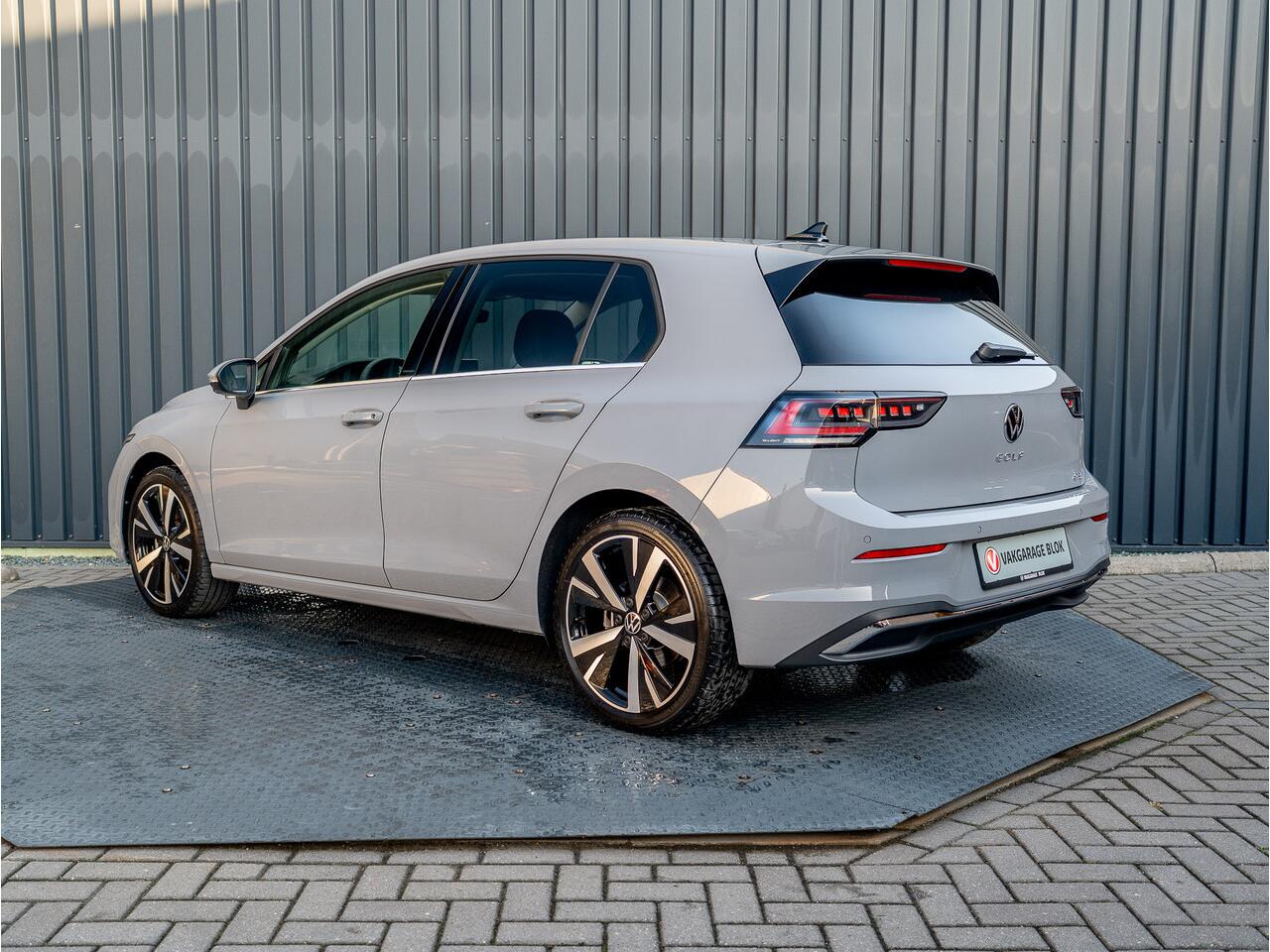 Volkswagen GOLF 1.5 eTSI 150Pk 50 Edition | 360 Camera | Stoelgeheugen | IQ Light | Prijs Rijklaar!!