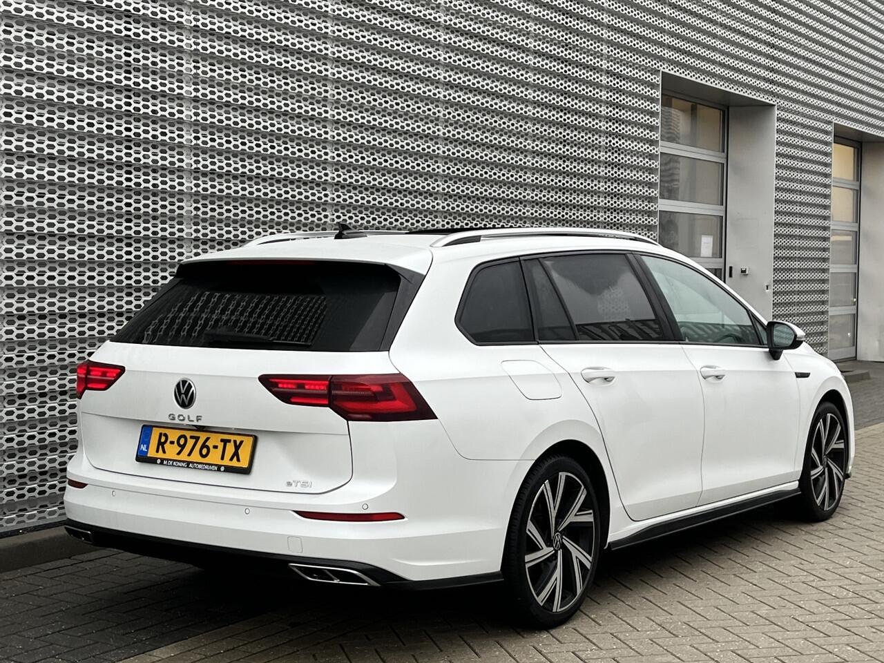 Volkswagen GOLF Variant 1.5 eTSI R-Line Business+ / Panoramadak / Navigatie / Camera / Parkeersensoren V+A / App connect / Head-up / 18''LMV
