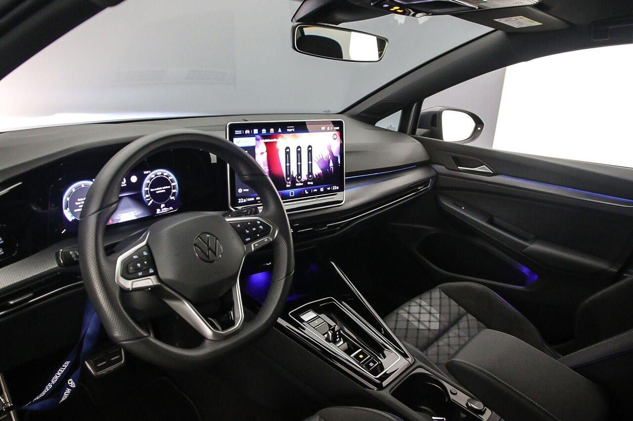 Volkswagen GOLF R-Line Edition 1.5 eTSI 150pk DSG Automaat Adaptive cruise control, Achteruitrijcamera, LED koplampen, Navigatie, Stuurwiel verwarmd