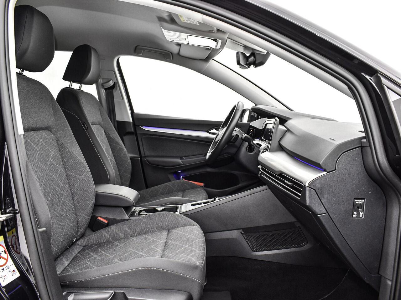 Volkswagen GOLF Variant 1.0 eTSI 110pk DSG Life · Camera · Apple/Android Car Play · Elek.Trekhaak · Sfeerverlichting · 16'' Inch · Garantie t/m 25-08-2027 of 100.000km