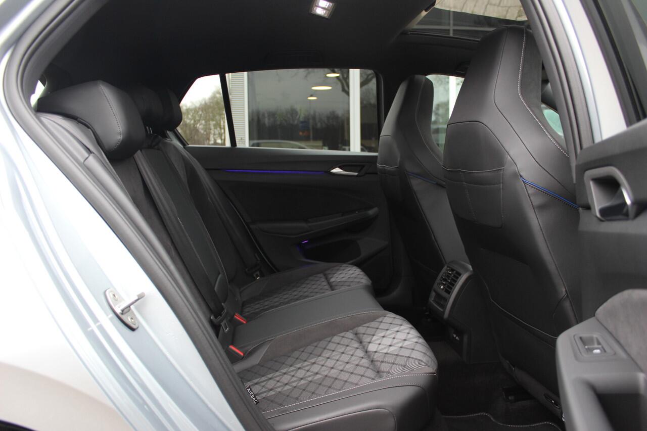 Volkswagen GOLF 1.5 eTSI R-Line Edition / Trekhaak / Panoramadak / 360Camera / Keyless / Matrix LED / 18'' / CarPlay / Stoelverwarming / DAB / ACC