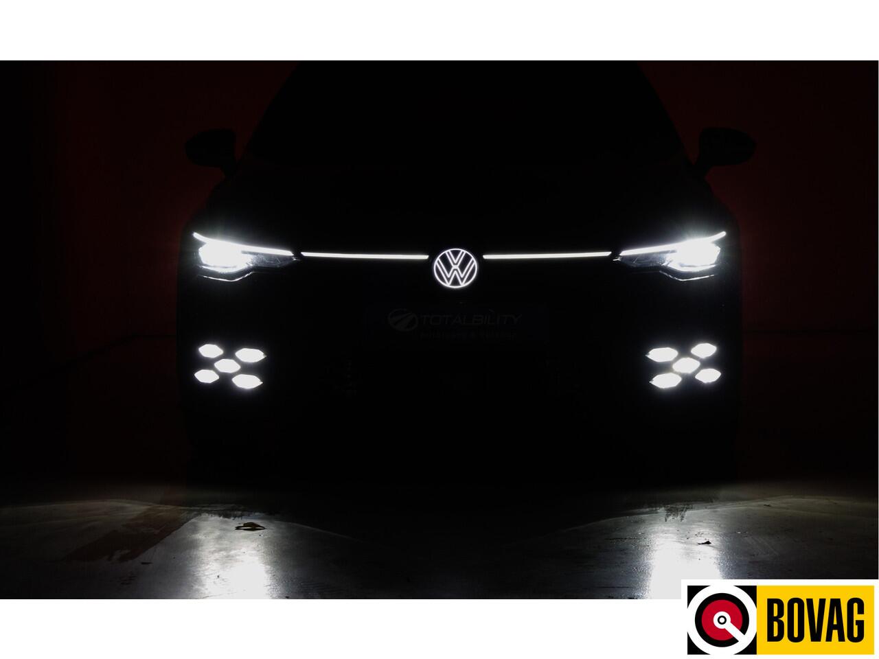 Volkswagen GOLF 1.5 eHybrid GTE Black 272 PK automaat | IQ Led | Elec. trekhaak | Headup | Stoel- & stuurverw. | PDC V + A, Camera, App. connect, Navigatie, 131 KM actieradius (WLTP)