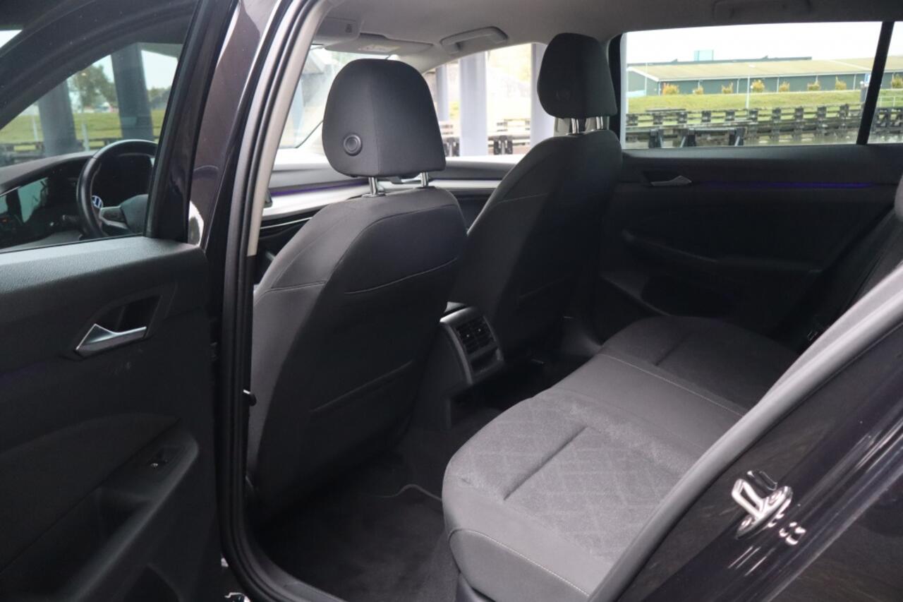 Volkswagen GOLF 1.5 eTSI Style | Geen import | Navi | Cruise | Sfeerverlichting
