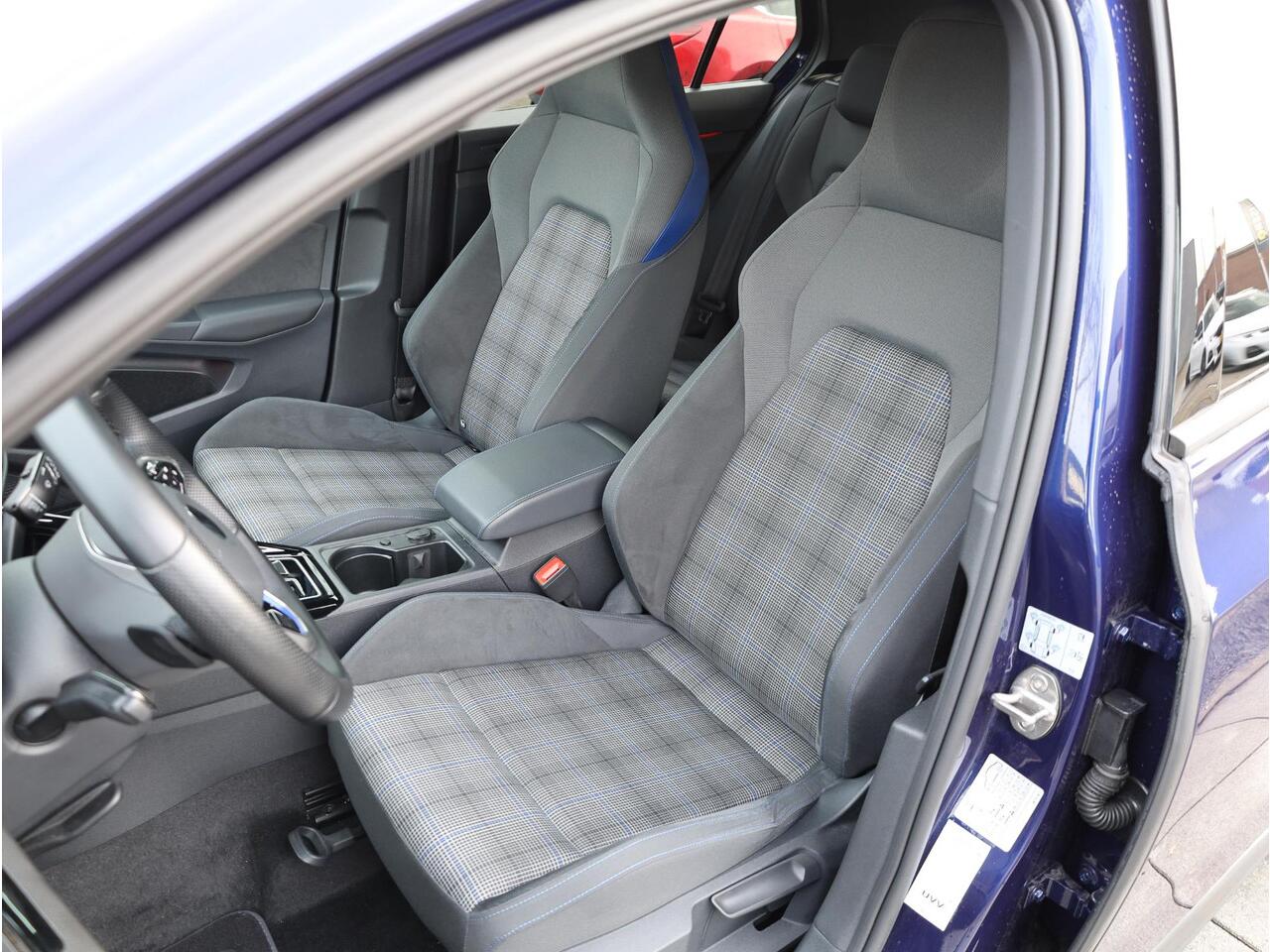 Volkswagen GOLF GTE 1.4 eHybrid 245PK | Head-up | Camera | IQ Light Matrix LED | Carplay/Android | 18"Inch |