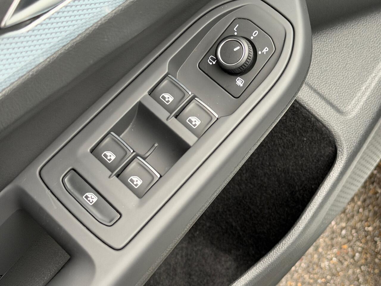 Volkswagen GOLF 1.5 eTSI 150pk DSG Goal | Camera | Trekhaak | Dode hoek | IQ light | Rijklaar incl. garantie