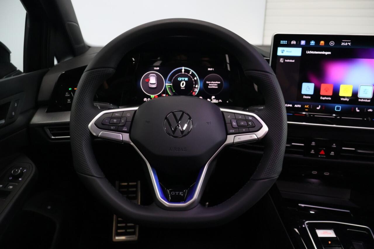 Volkswagen GOLF 1.5 eHybrid GTE 272pk | Panoramadak | Matrix | Trekhaak elektr.