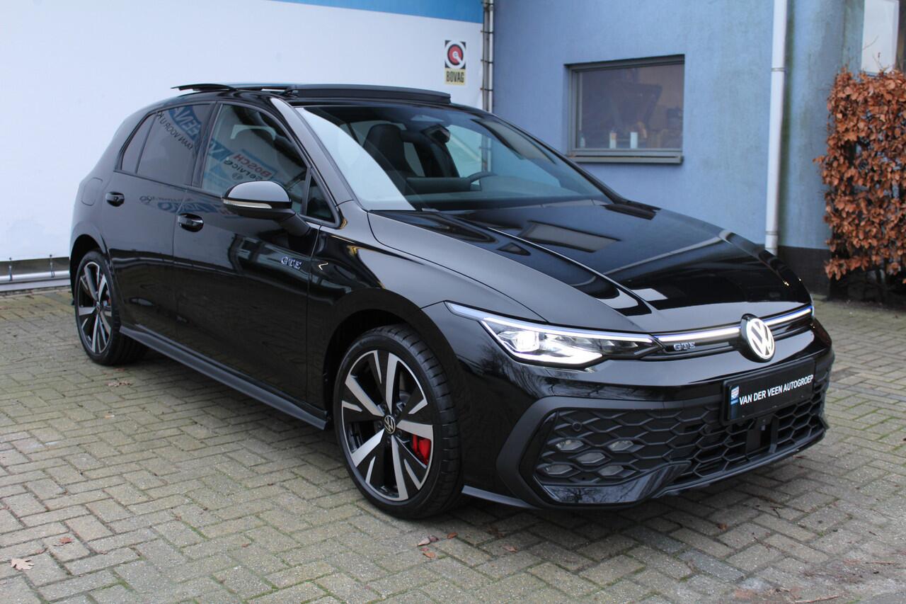 Volkswagen GOLF 1.5 eHybrid GTE 272 pk | Panorama dak | Stoel/Stuur verwarming | 360* Camera | Schuif/Kantel dak | Adaptive cruise controler | Keyless start | Apple CarPlay/Android Auto | Draadloze telefoonlader | IQ.Lights | Climate controle | Parkeersensoren V+A | Navi