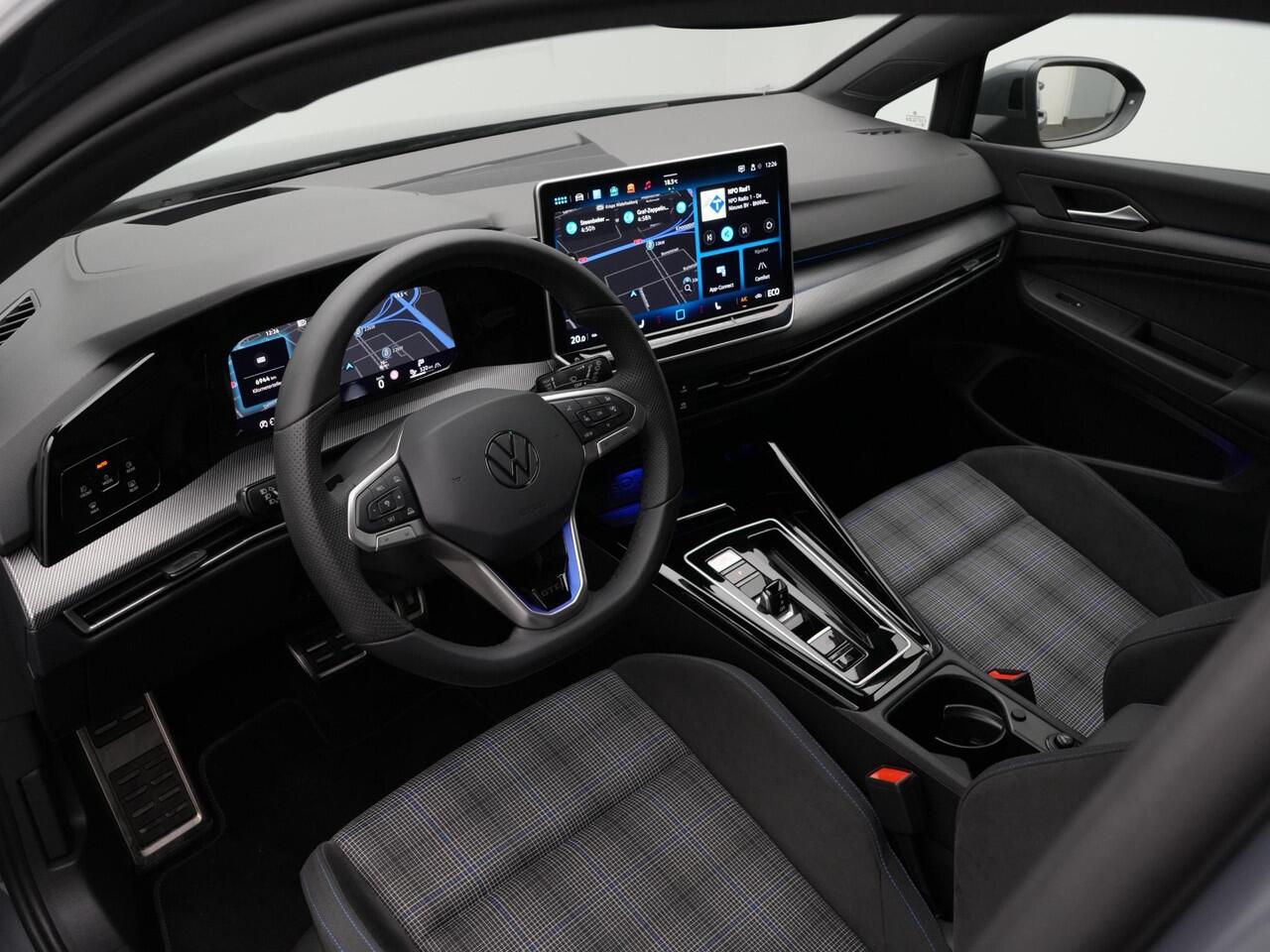 Volkswagen GOLF GTE 1.5 eHybrid 272 pk DSG | Adaptief onderstel | IQ Light | Rondomzicht camera | Head-up display | Stuur-/stoelverwarming