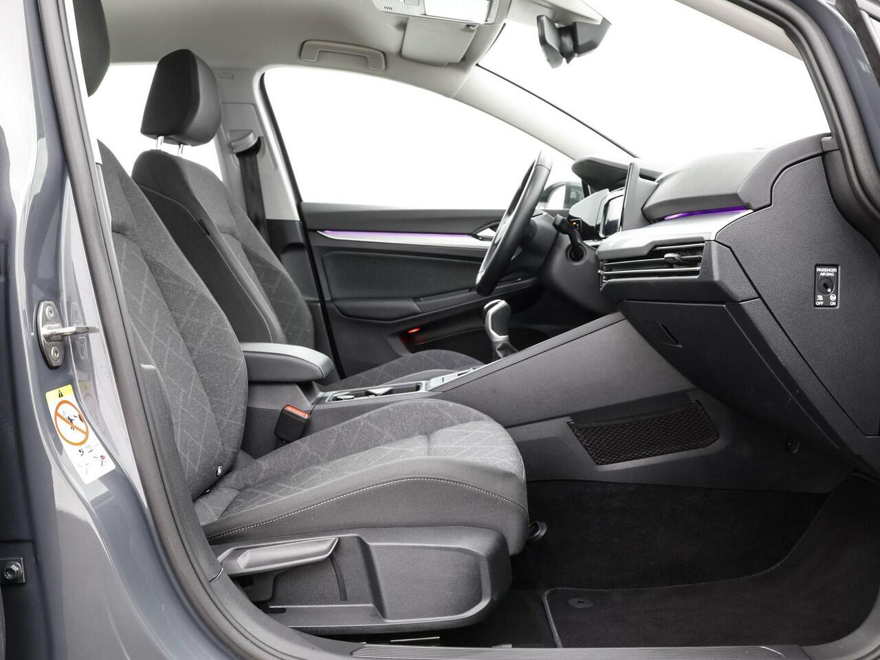 Volkswagen GOLF 1.0 TSI 110pk Life · Apple/Android Car Play · Navigatie · P-Sensoren · Sfeerverlichting · 16'' Inch · Garantie t/m 20-01-2027 of 100.000km