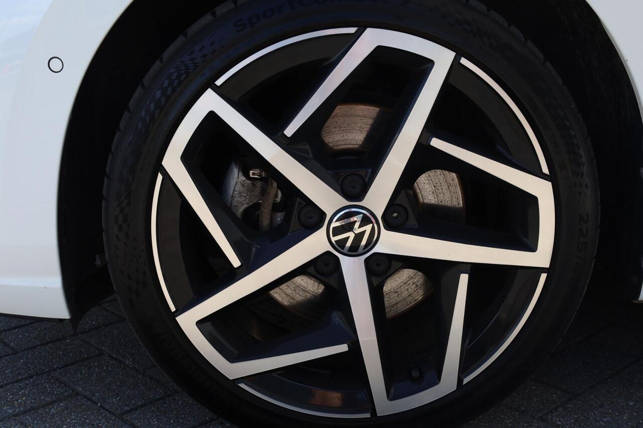 Volkswagen GOLF 1.4 eHybrid Style Afneembare trekhaak, ErgoActive, LED plus + strip, verwarmbare voorstoelen, keyless, travel assist, spiegelpakket met geheugen, digital cockpit pro, pre-crash, ACC met Stop&Go, draadloos app connect, achteruitrijcamera, head-up display, 