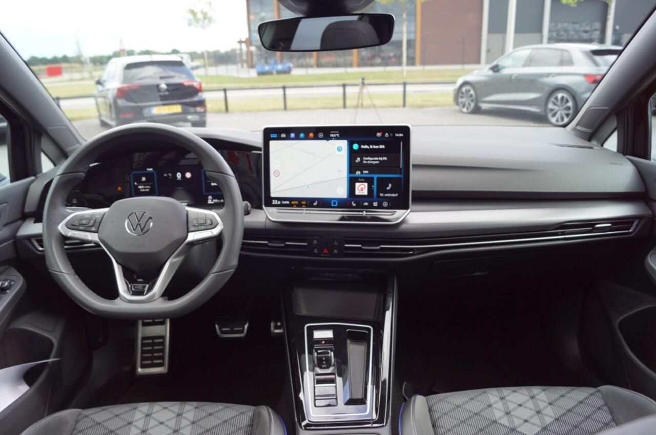 Volkswagen GOLF R-line 1.5 eTSI 150pk DSG facelift Black style/Panodak /Camera /IQ Matrix LED /Head-up